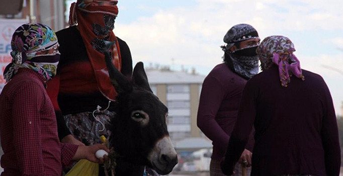 YPG'liler kadın kıyafetiyle sınırı geçmeye çalıştı: 1 öldü, 10 yaralı