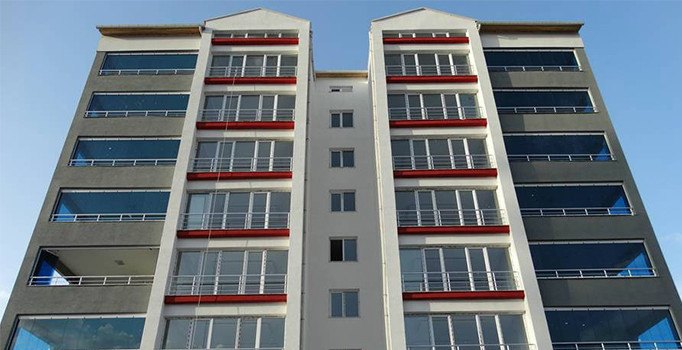 Polis günlük kiralık evlere operasyon gerçekleştirdi