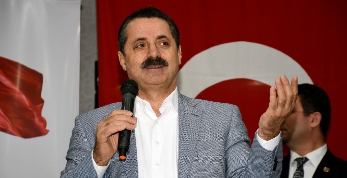 Bakan Çelik: Teröristlere kucak açacağınıza, muhtaçlara el uzatın
