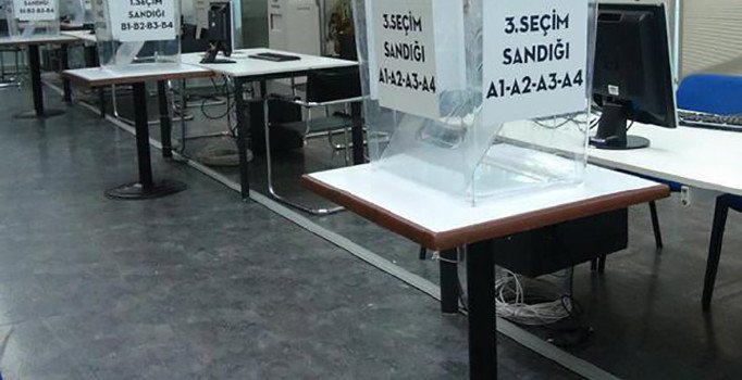 Kazakistan'da yaşayan Türkler sandık başında