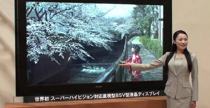 Dünyanın ilk 8K televizyonu rekor fiyata satışa çıkıyor