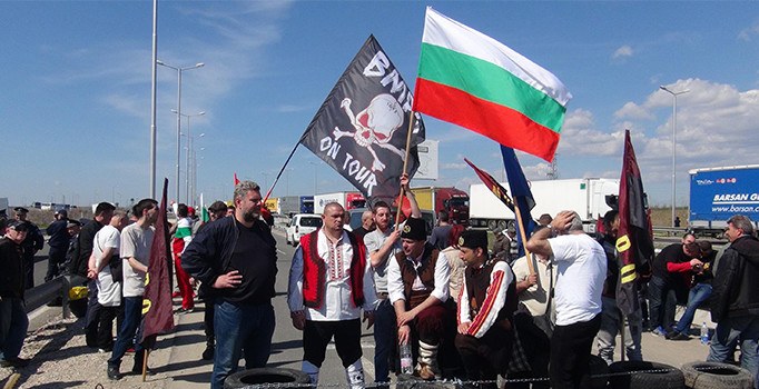 Bulgar göstericiler sınırdan Türkler'in geçişine izin vermiyor | Son dakika