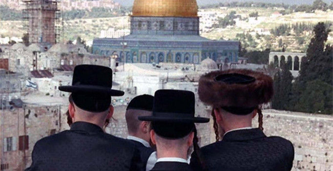 Yahudi yerleşimciler 
Mescid-i Aksa'ya girdi