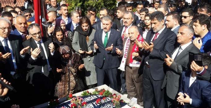 Muhsin Yazıcıoğlu, ölümünün 8'inci yılında mezarı başında anıldı