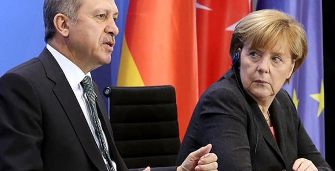 Merkel: 1 milyon mülteciyi kabul edeceğiz!