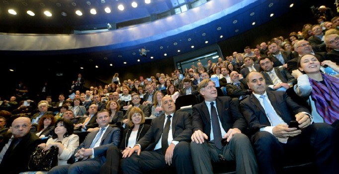 Bulgaristan yarın sandık başına gidiyor