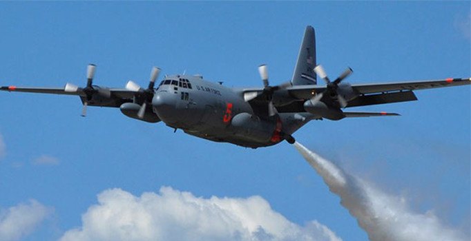 Endonezya’da ABD askeri uçağı acil iniş yaptı