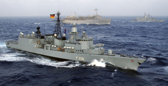 Alman donanmasına göçmen teknelerini batırma yetkisi