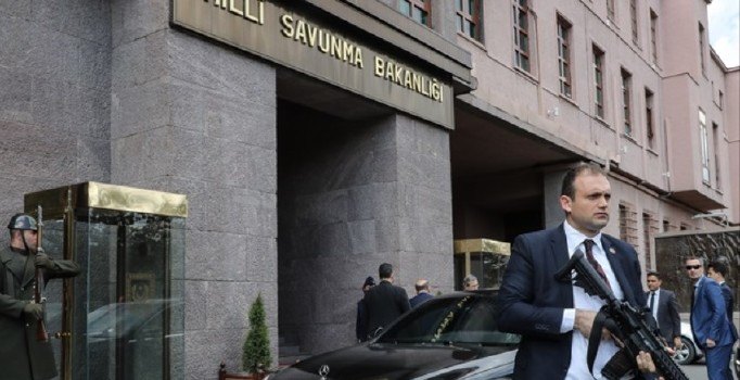 Bakan Işık'a milli silahlı koruma