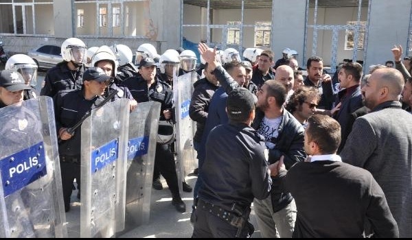 Sinan Oğan'ın Yozgat toplantısında arbede: 2 polis yaralı