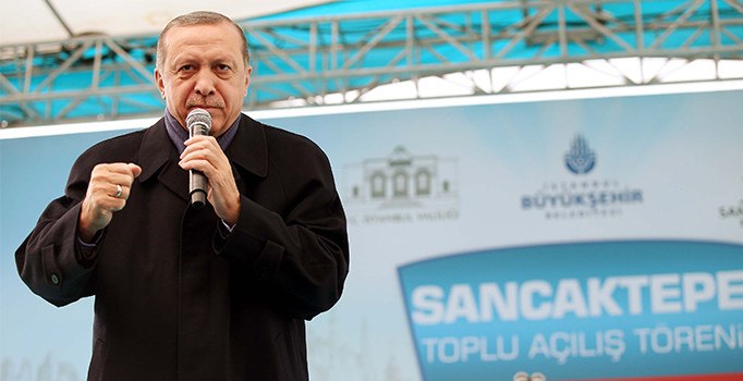 Erdoğan'dan pankart tepkisi: Haçlı ittifakı kendini gösterdi