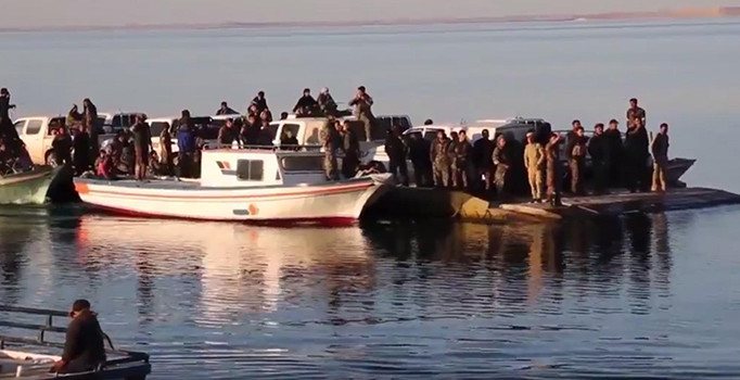 YPG'ye Fırat nehri üzerinden takviye gönderildi