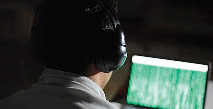 Kayıt yapan FETÖ’cü sessiz konuşuyordu