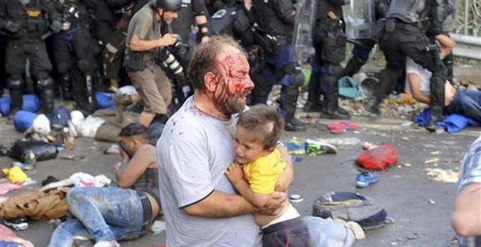 Macaristan göçmenlere saldırdı, BM 'şok oldu'