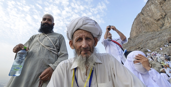 Mekke'de Renkler ve 
diller farklı kalpler aynı