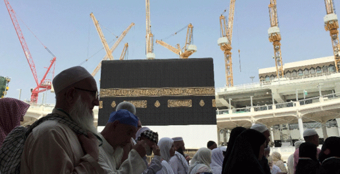 Mekke'de hacı adaylarının kaldığı otelde yangın çıktı