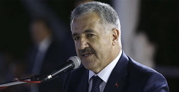 Bakan Arslan: Burnumuzun dibinde terör koridoruna sessiz kalacak değiliz