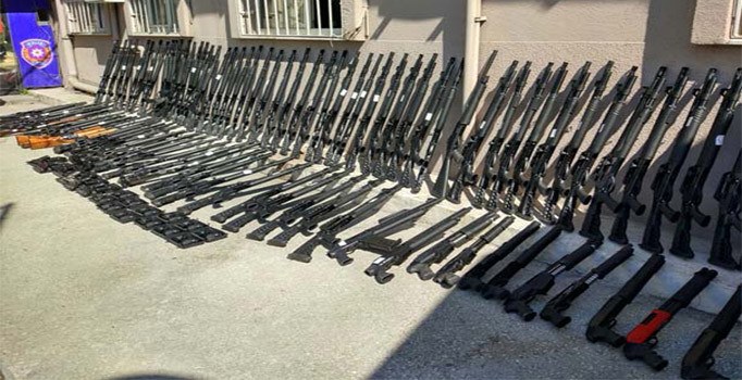 Sünnet kıyafeti dükkanı cephanelik çıktı