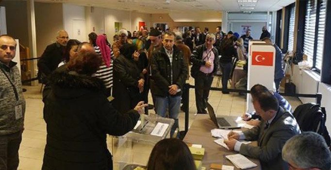 Gurbetçiler demokrasiye sahip çıktı