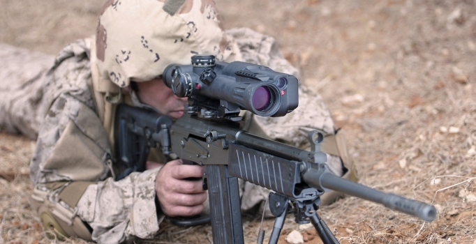 İsrail'den taş atanlara 
'vur emri'