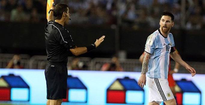 FIFA'dan Messi'ye 4 maç ceza