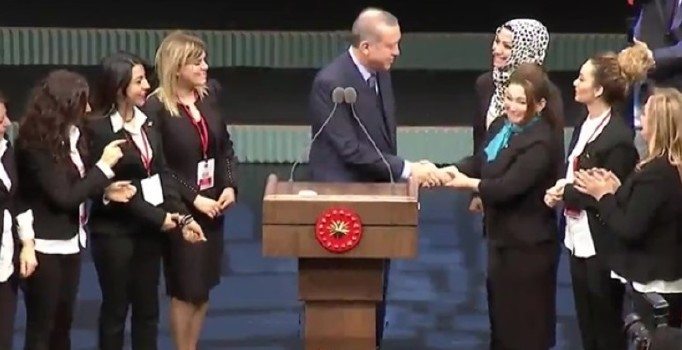 Cumhurbaşkanı Erdoğan 'güzellik uzmanları' kararnamesini imzaladı