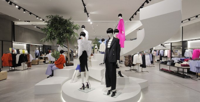 MANGO, gösterişli bir kutlamayla Madrid'de yeni mağaza açtı