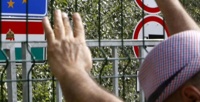 Hırvatistan göçmenlere sınırları kapattı