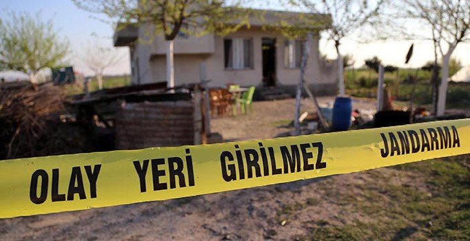 Adana'daki katliam evinde muskalar bulundu, bahçede çukur