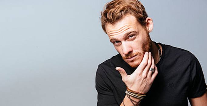 Kerem Bürsin'den sevenlerini korkutan haber