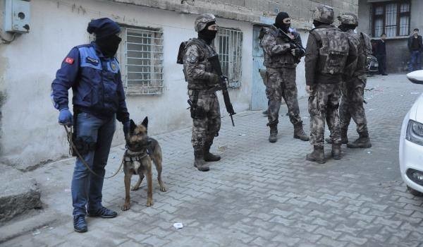Gaziantep'te 200 polisle şafak operasyonu: 15 gözaltı