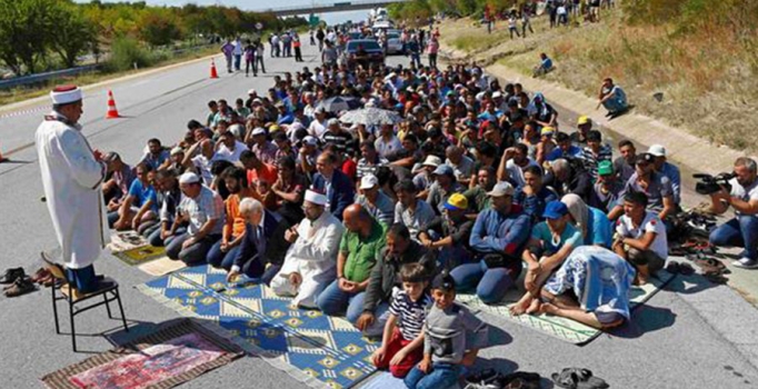 Türkiye’den Avrupa'ya giden göçmen sayısı yarı yarıya düştü