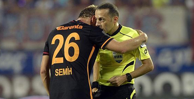 Trabzonspor maçı sonrası Cüneyt Çakır'a saldırı