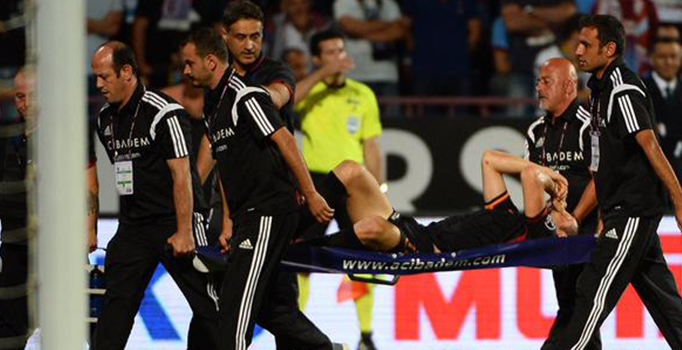Burak Yılmaz Trabzonspor deplasmanında sakatlandı