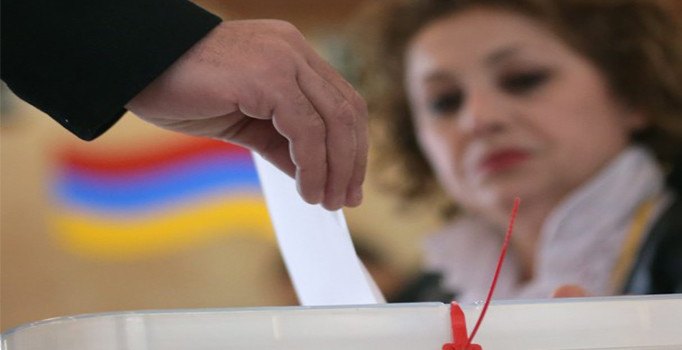 Almanya'da Nizamettin Uyanık, 1 dakikada 2 oy kullandı YSK yakaladı