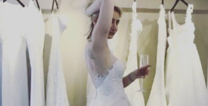 Sıla, gelinlik pozuyla hayranlarını heyecanlandırdı