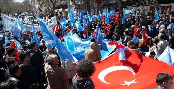 Ankara'da IKBY bayrağı protestosu