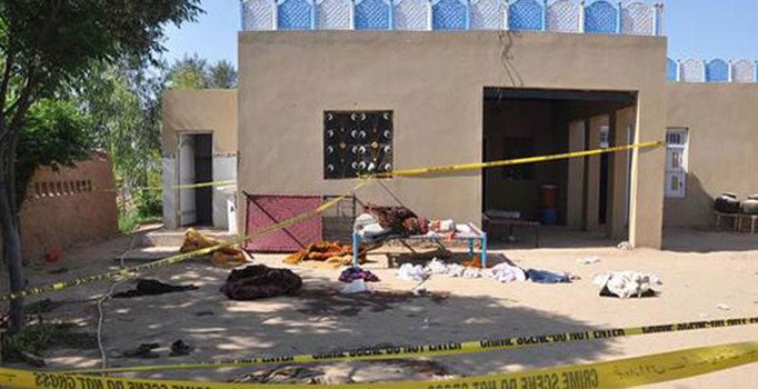 Pakistan'da türbe bekçisi katliam yaptı