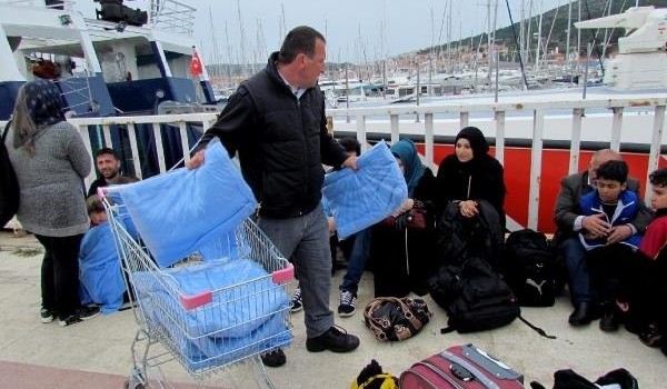 Çeşme'de 61 kaçak yakalandı | İzmir haberleri