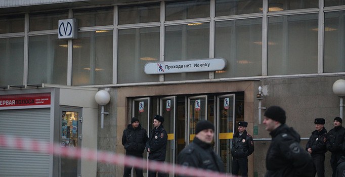 Rusya'da patlama olan metro istasyonunda bomba alarmı