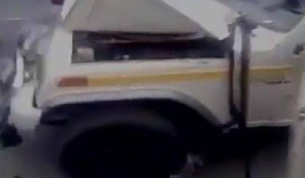 Hindistan’da inek taşıyıcılığı yapan Müslüman şoförü döverek öldürdüler