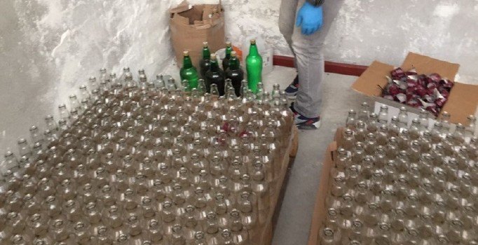 İzmir’de sahte içki operasyonu: 2 kişi gözaltına alındı