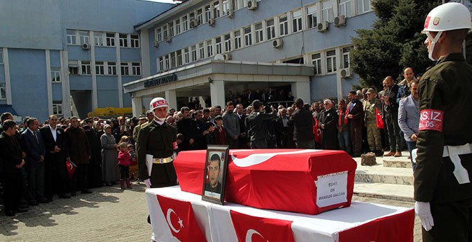 Bingöl'de şehit korucu için tören