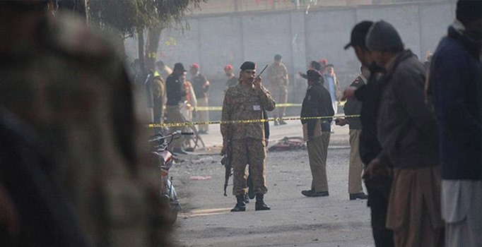 Pakistan'da intihar saldırısı
