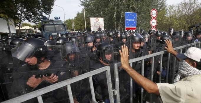 Macaristan'da göçmenlere müdahale yasası onaylandı