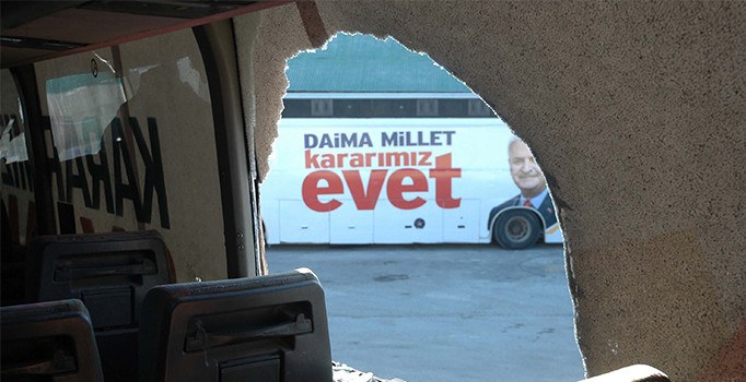 AK Parti seçim otobüsüne saldırı | Van haberleri