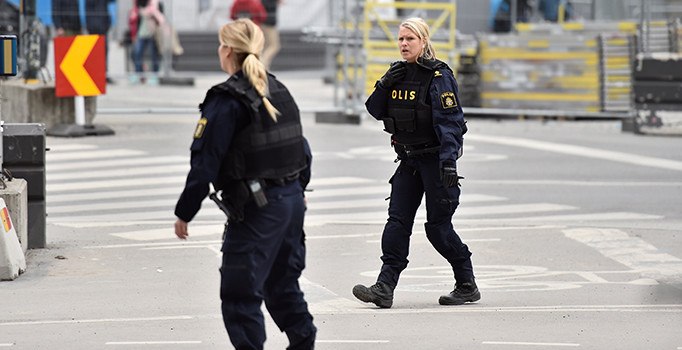 İsveç'in başkenti Stockholm'de kamyonla saldırı gerçekleştirildi | Son dakika haberleri