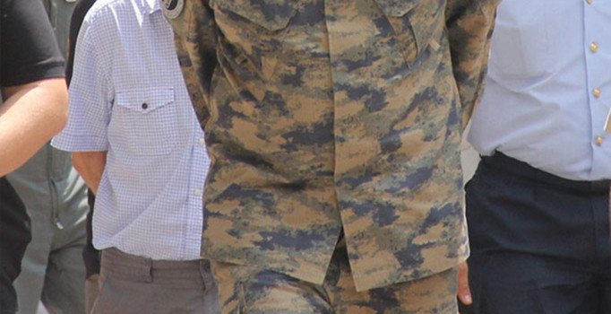 FETÖ'den 12 asker tutuklandı