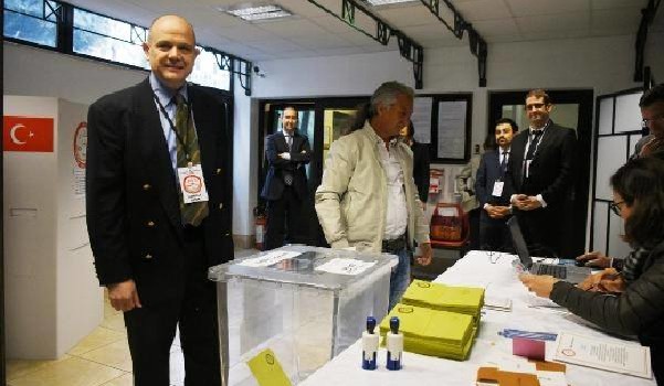 İtalya'da referandum için oy verme işlemi başladı