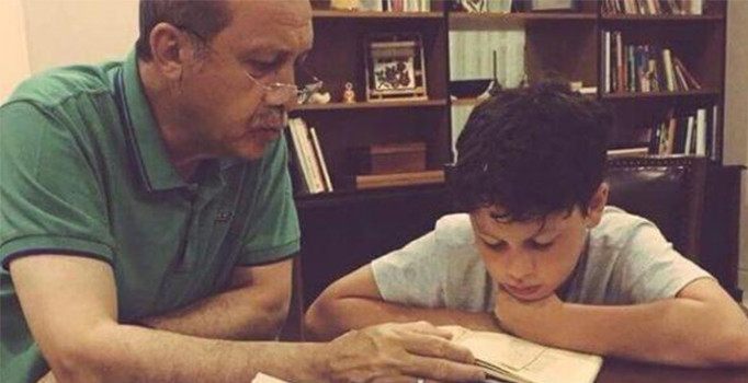 Erdoğan'ın torununa Kuran-ı Kerim öğretme görüntüleri sosyal medyada